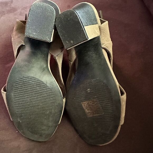 White mountain taupe color open toe booty with zippers size 7.5 - Picture 11 of 11